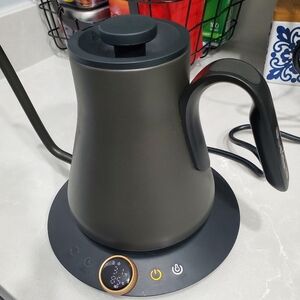 Cocinare Sleek Black Electric Kettle
